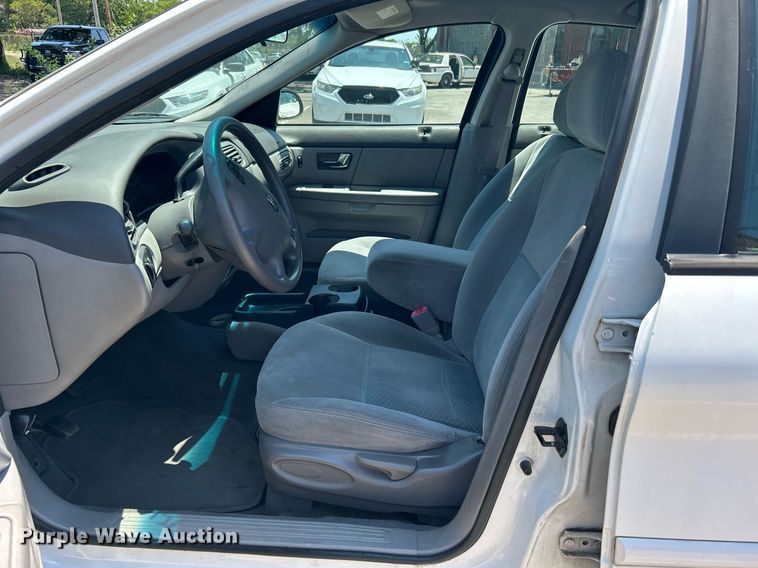 image for item LE9576 2003 Ford Taurus