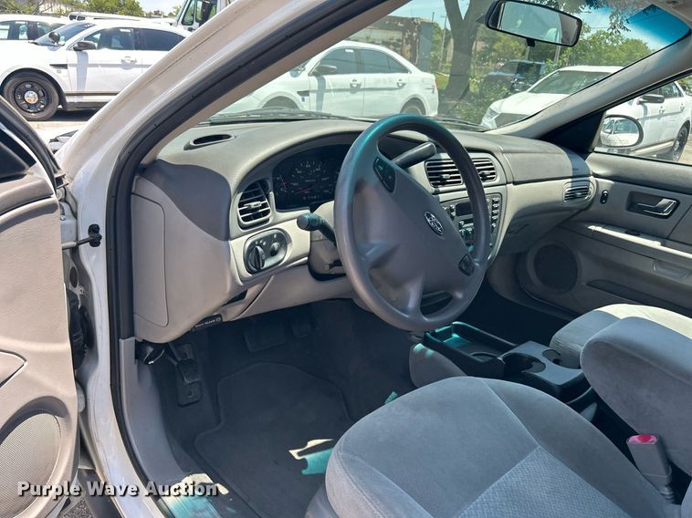 image for item LE9576 2003 Ford Taurus