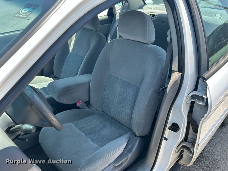 image for item LE9576 2003 Ford Taurus