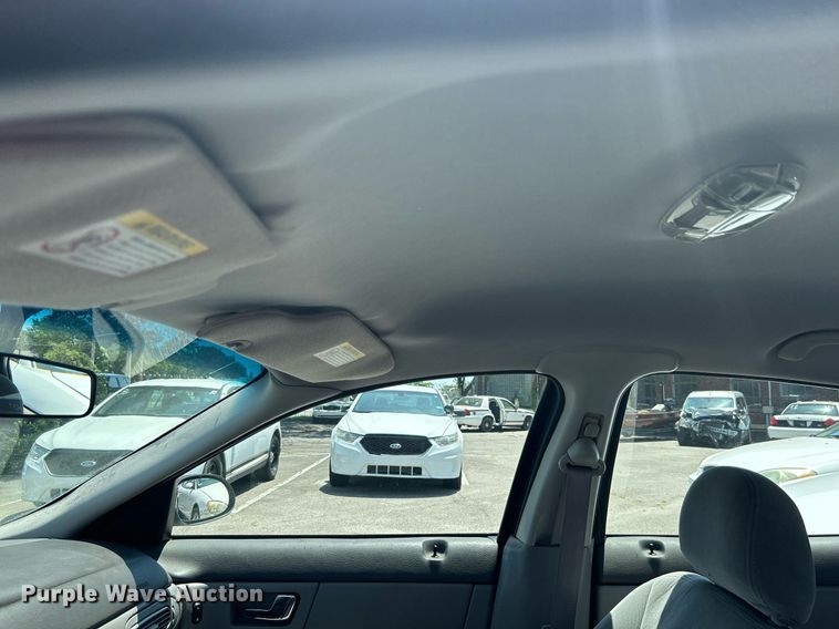 image for item LE9576 2003 Ford Taurus