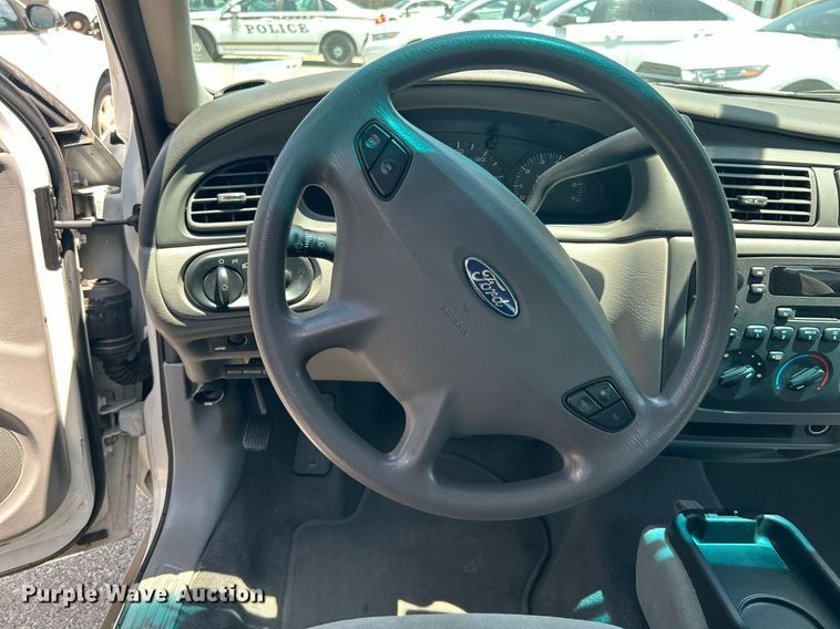 image for item LE9576 2003 Ford Taurus