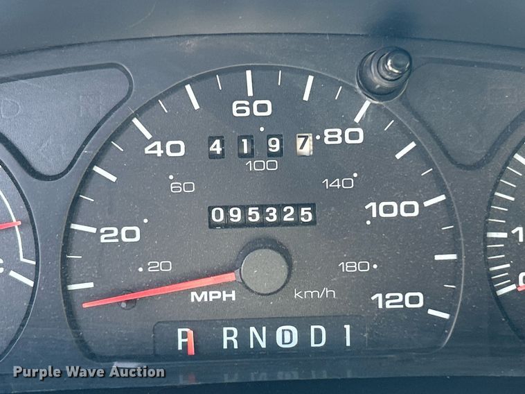 image for item LE9576 2003 Ford Taurus