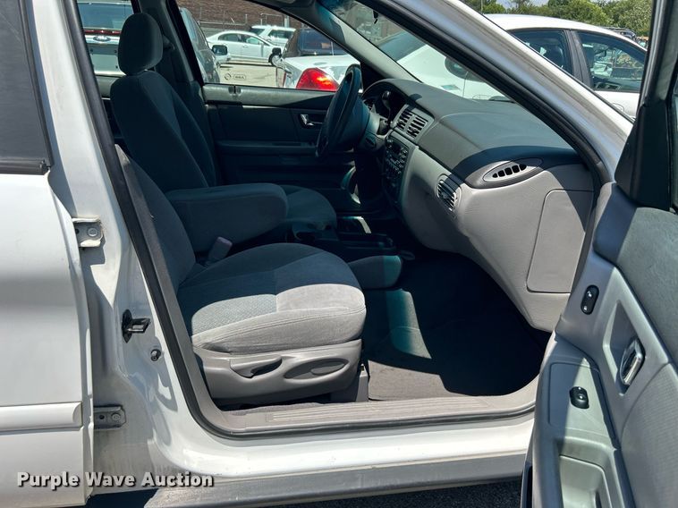 image for item LE9576 2003 Ford Taurus