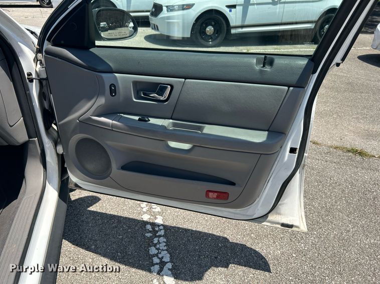 image for item LE9576 2003 Ford Taurus