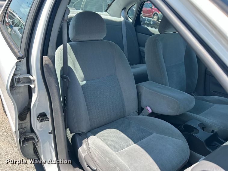 image for item LE9576 2003 Ford Taurus