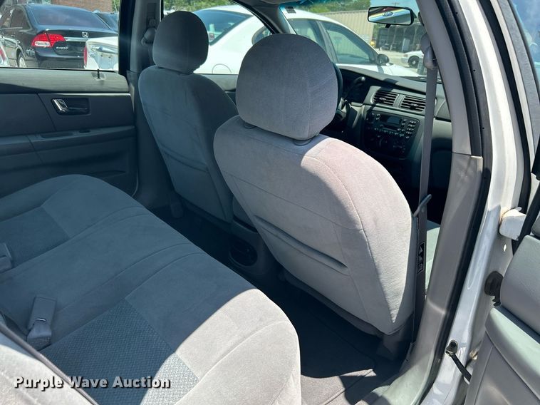 image for item LE9576 2003 Ford Taurus