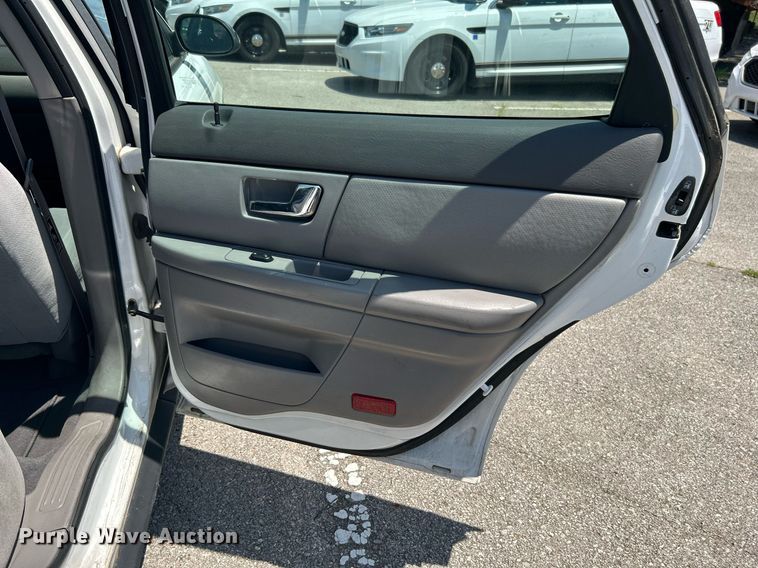 image for item LE9576 2003 Ford Taurus