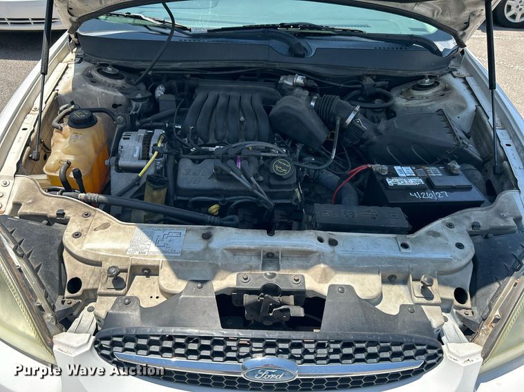 image for item LE9576 2003 Ford Taurus