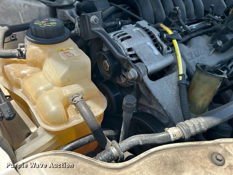 image for item LE9576 2003 Ford Taurus