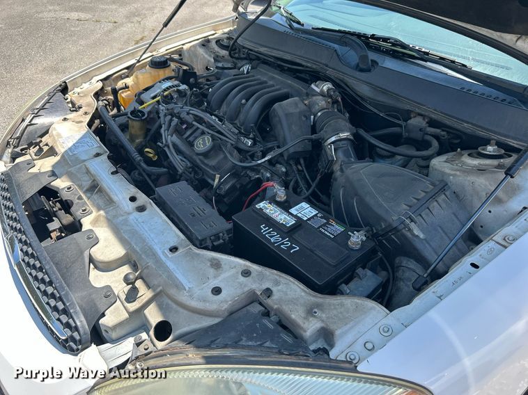 image for item LE9576 2003 Ford Taurus