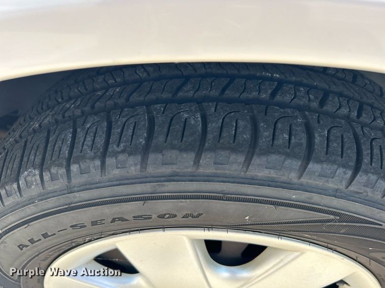 image for item LE9576 2003 Ford Taurus