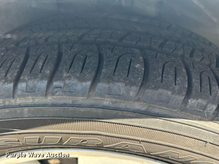 image for item LE9576 2003 Ford Taurus