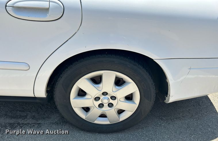 image for item LE9576 2003 Ford Taurus