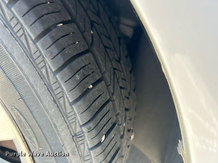 image for item LE9576 2003 Ford Taurus