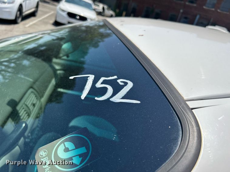 image for item LE9576 2003 Ford Taurus