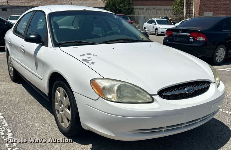 image for item LE9577 2003 Ford Taurus