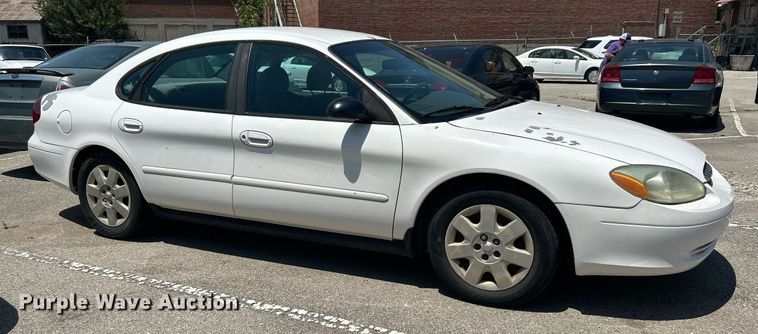 image for item LE9577 2003 Ford Taurus