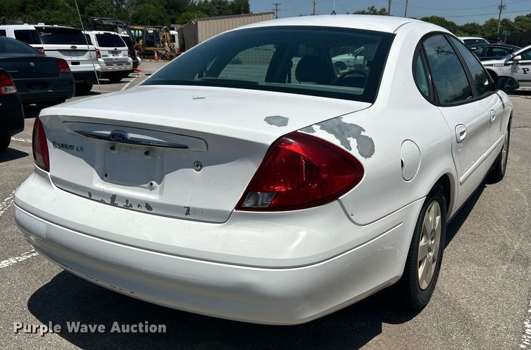 image for item LE9577 2003 Ford Taurus