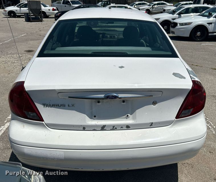 image for item LE9577 2003 Ford Taurus