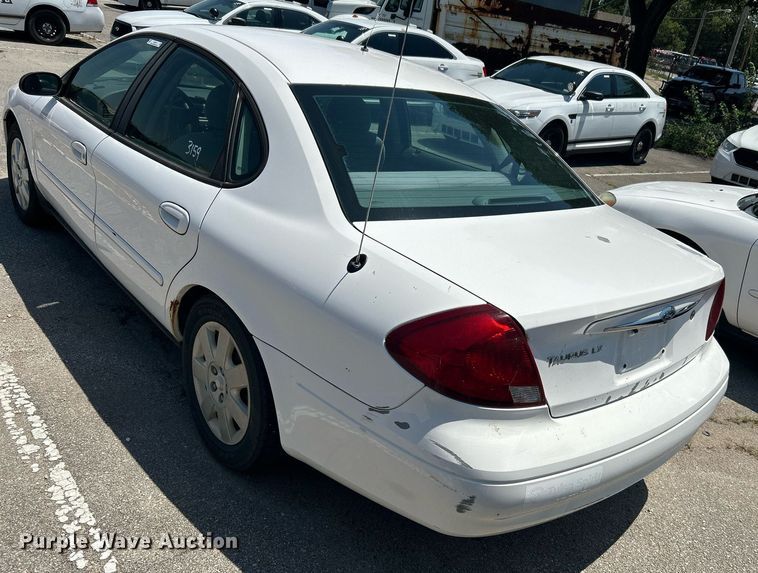 image for item LE9577 2003 Ford Taurus