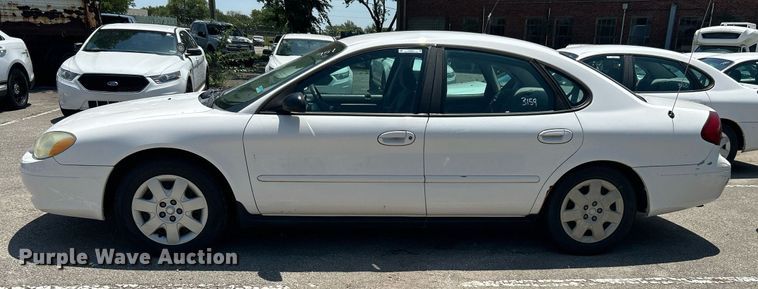 image for item LE9577 2003 Ford Taurus