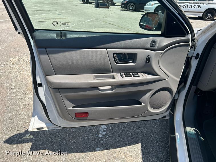 image for item LE9577 2003 Ford Taurus