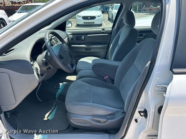 image for item LE9577 2003 Ford Taurus