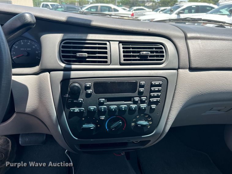 image for item LE9577 2003 Ford Taurus