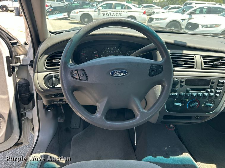 image for item LE9577 2003 Ford Taurus