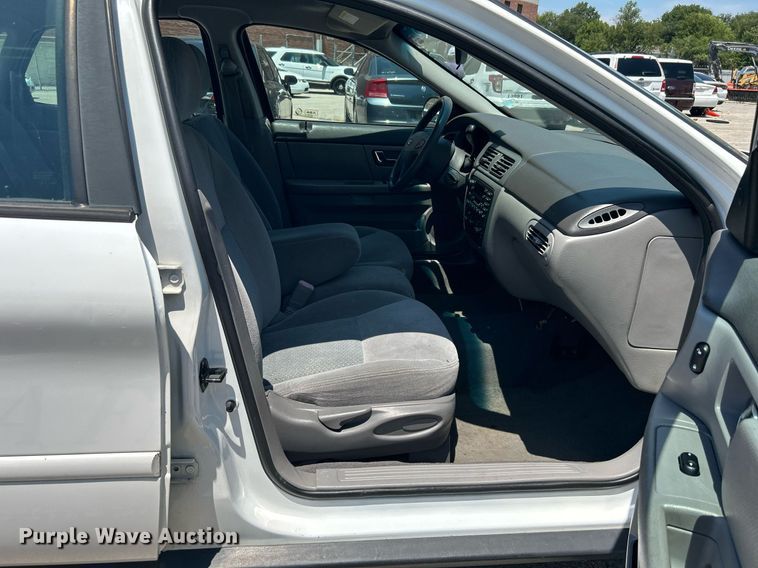 image for item LE9577 2003 Ford Taurus