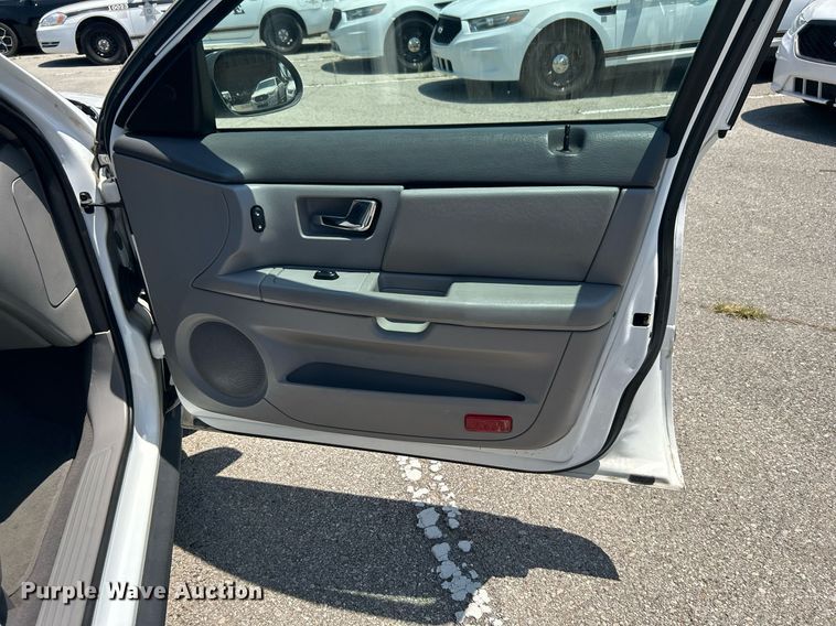 image for item LE9577 2003 Ford Taurus