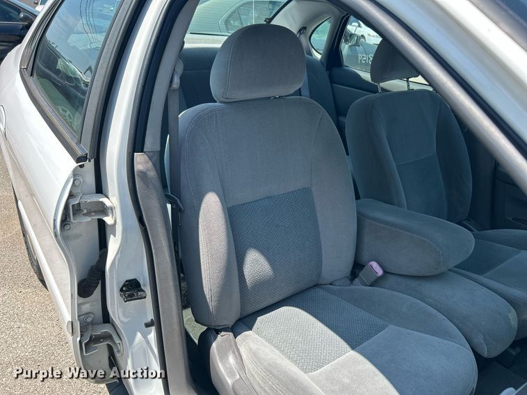 image for item LE9577 2003 Ford Taurus