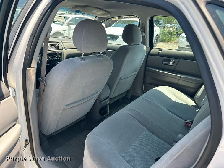 image for item LE9577 2003 Ford Taurus