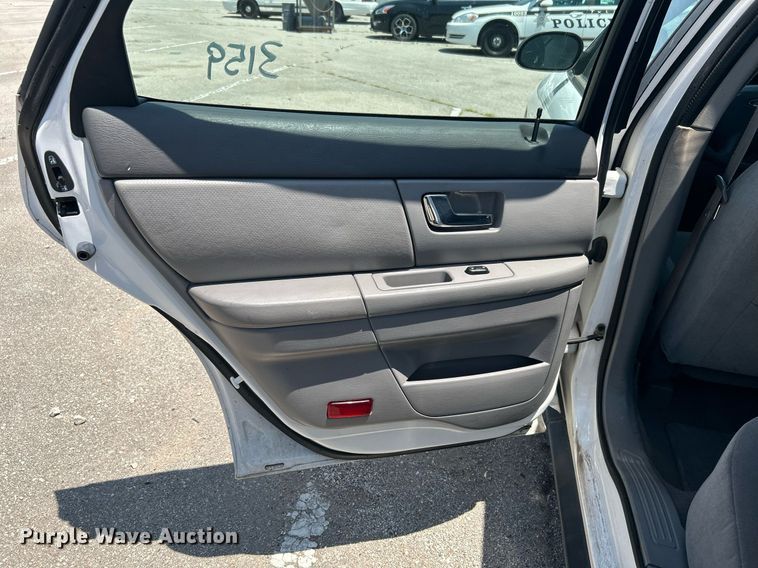 image for item LE9577 2003 Ford Taurus