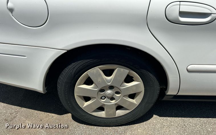 image for item LE9577 2003 Ford Taurus