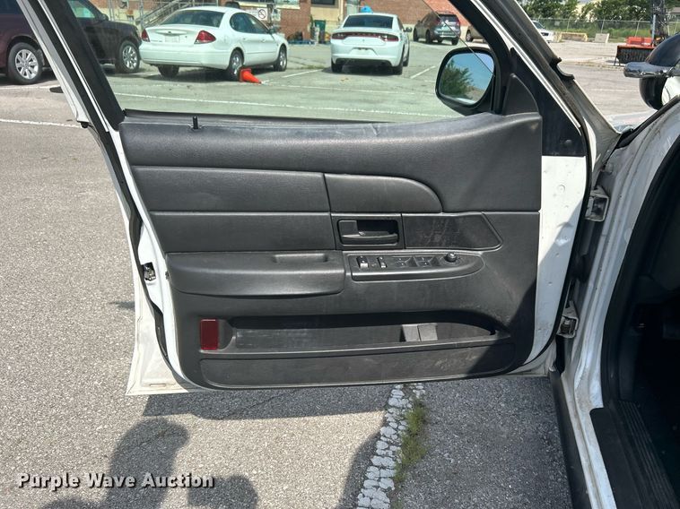 image for item LE9579 2011 Ford Crown Victoria Police Interceptor