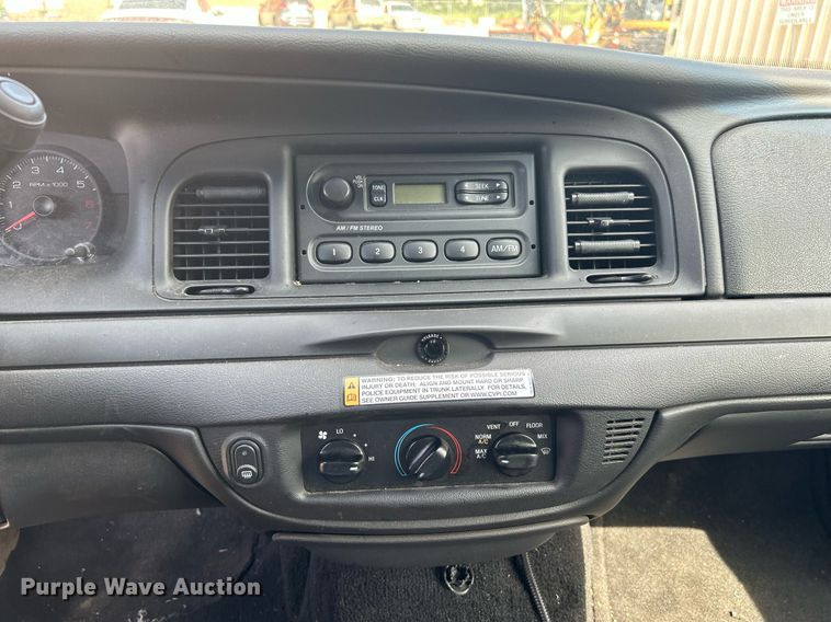 image for item LE9579 2011 Ford Crown Victoria Police Interceptor