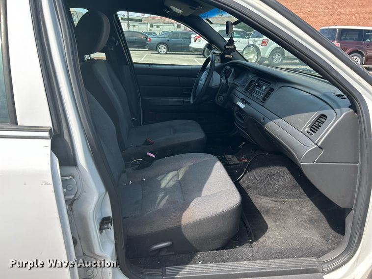 image for item LE9579 2011 Ford Crown Victoria Police Interceptor