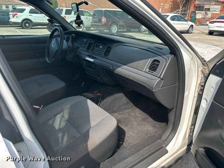 image for item LE9579 2011 Ford Crown Victoria Police Interceptor