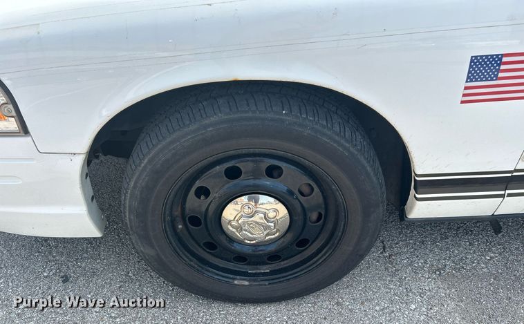 image for item LE9579 2011 Ford Crown Victoria Police Interceptor