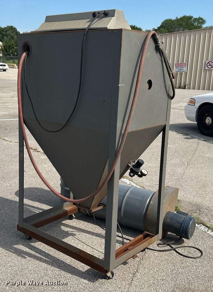 image for item LE9580 Econoline  sand blaster