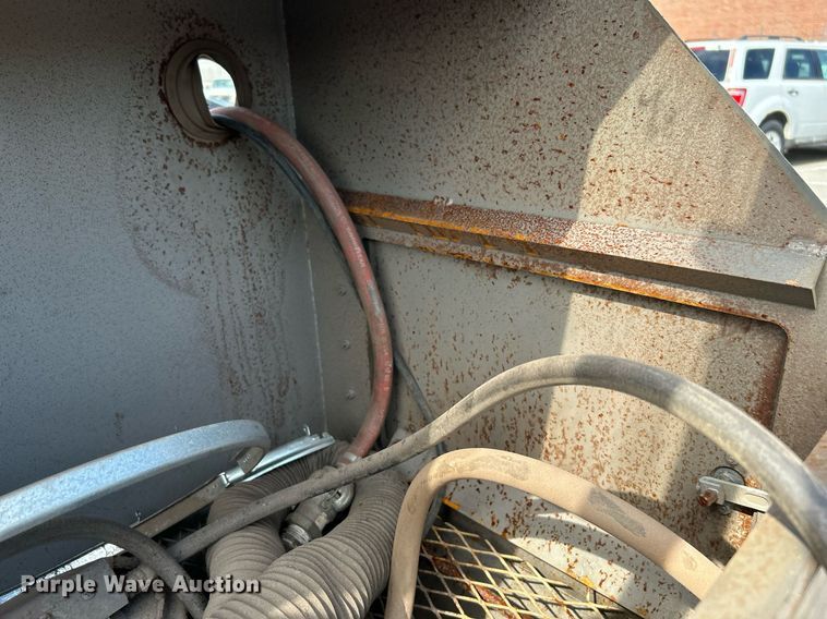 image for item LE9580 Econoline  sand blaster