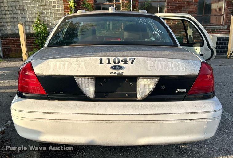 image for item LE9587 2011 Ford Crown Victoria Police Interceptor