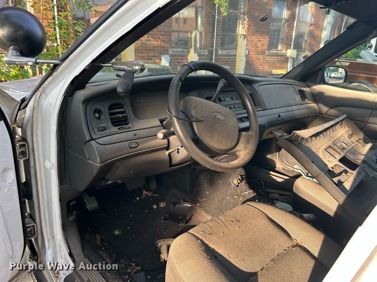 image for item LE9587 2011 Ford Crown Victoria Police Interceptor