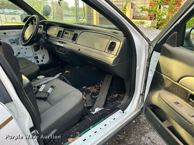 image for item LE9587 2011 Ford Crown Victoria Police Interceptor