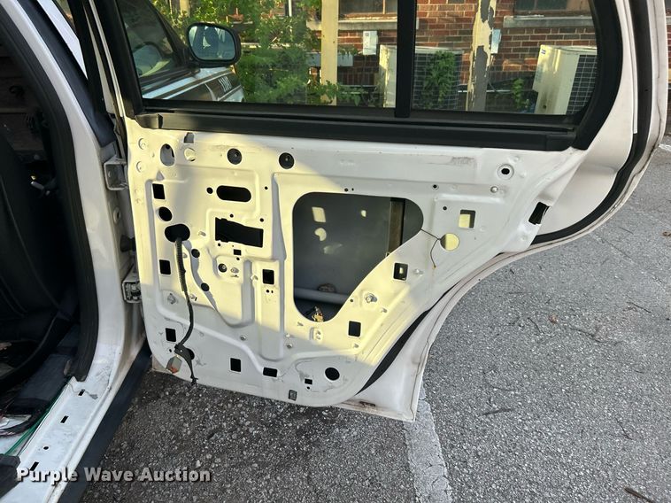 image for item LE9587 2011 Ford Crown Victoria Police Interceptor