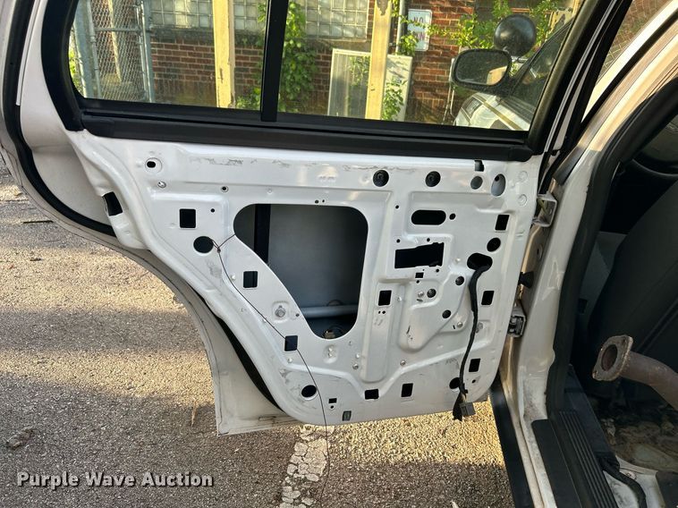 image for item LE9587 2011 Ford Crown Victoria Police Interceptor