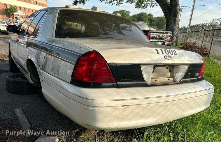 image for item LE9588 2011 Ford Crown Victoria Police Interceptor
