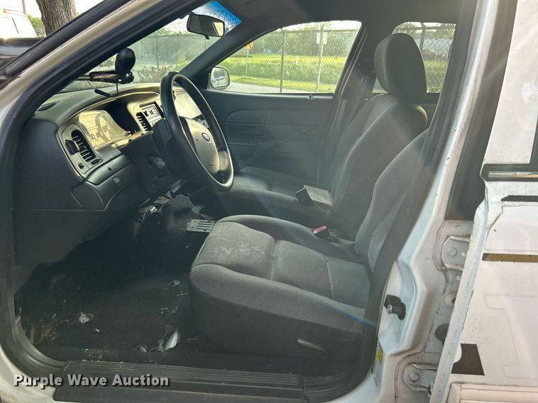 image for item LE9588 2011 Ford Crown Victoria Police Interceptor