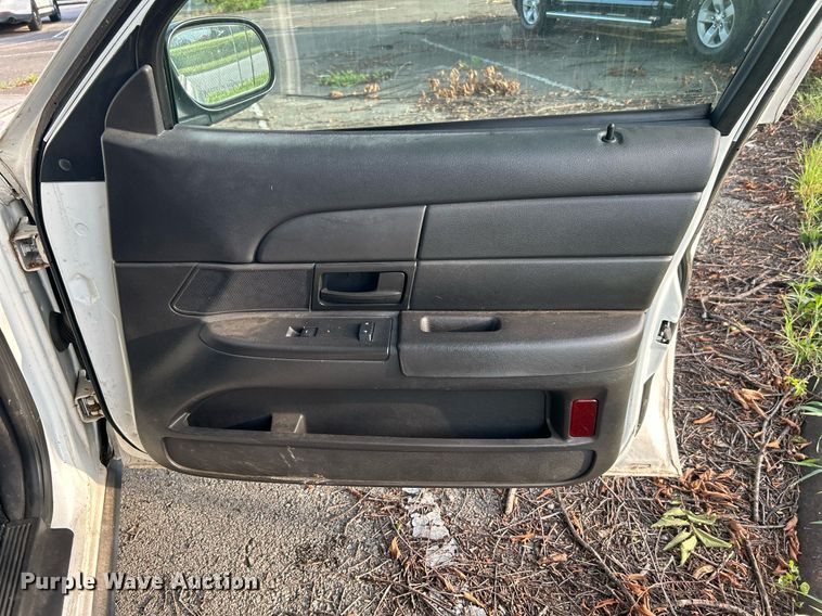 image for item LE9588 2011 Ford Crown Victoria Police Interceptor